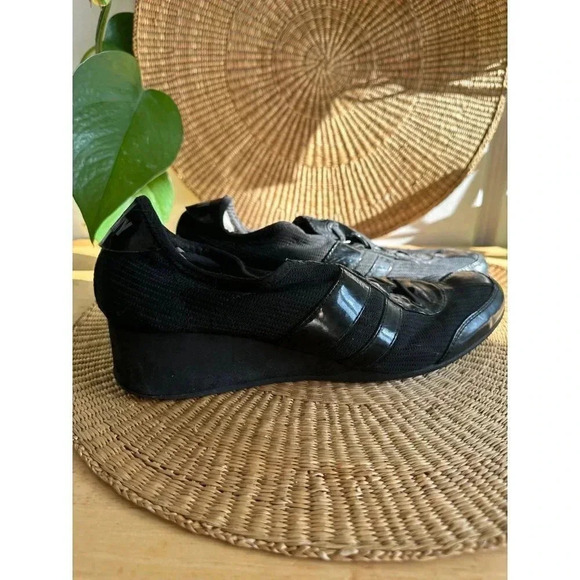 DKNY Women’s size 8 black wedge shoes - Picture 5 of 9